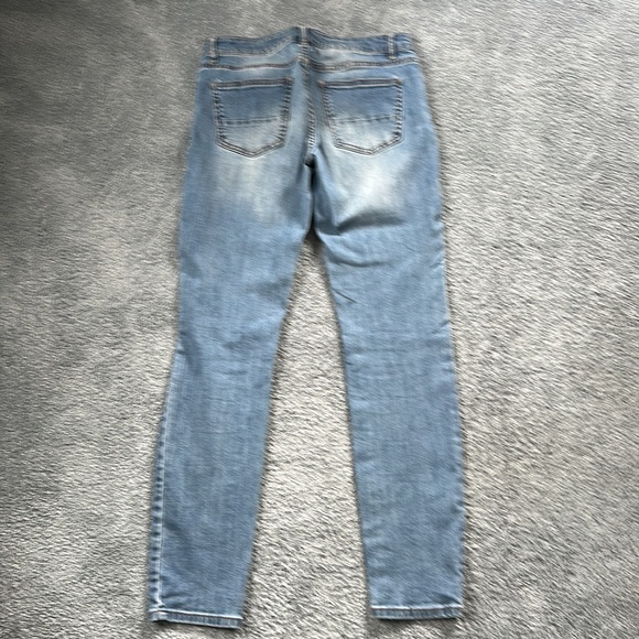Refuge Blue Wash Distressed Jeans - Picture 4 of 4